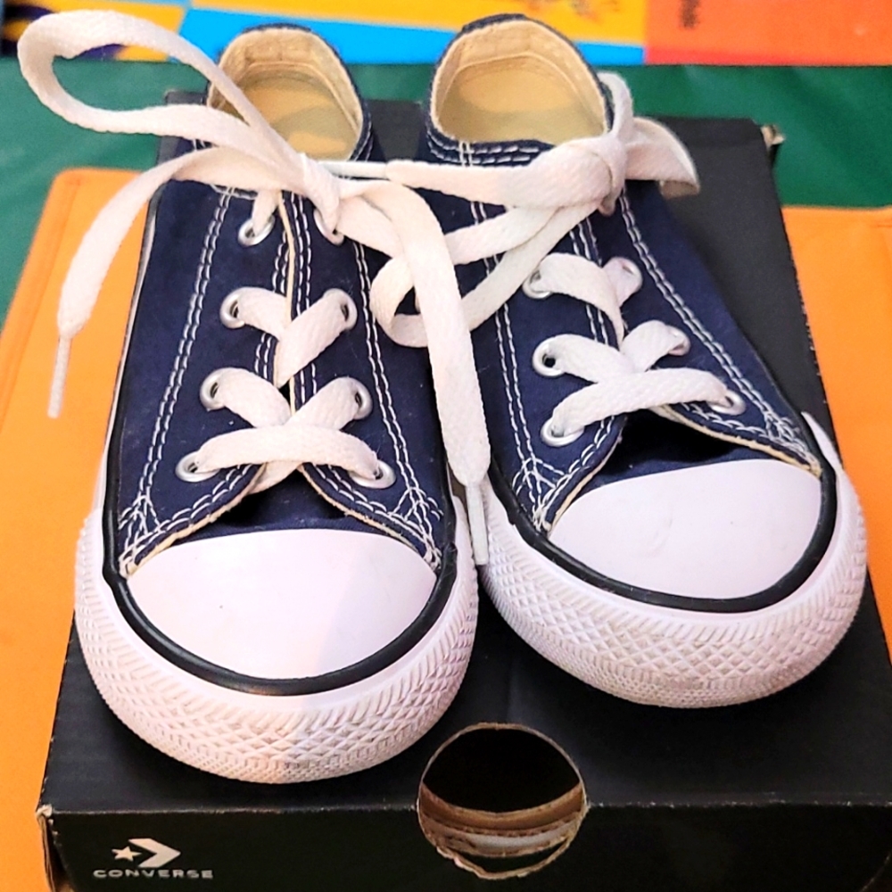 Converse toddler size 7 sneakers